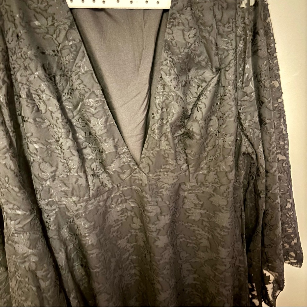 🖤 PLUS Lace Dress 🖤 - Picture 8 of 10